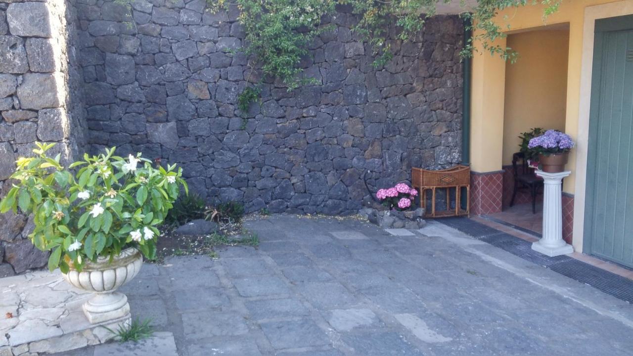 La Casa Del Melograno Panzió Santa Venerina Kültér fotó
