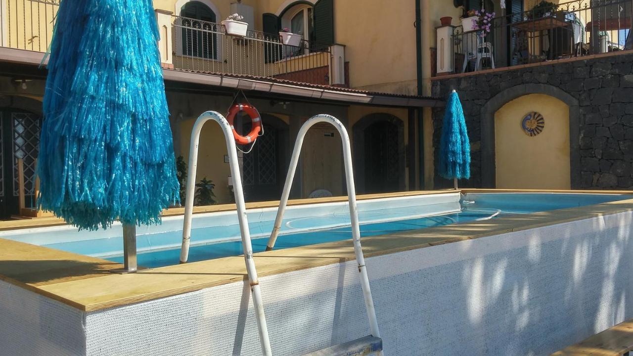 La Casa Del Melograno Panzió Santa Venerina Kültér fotó