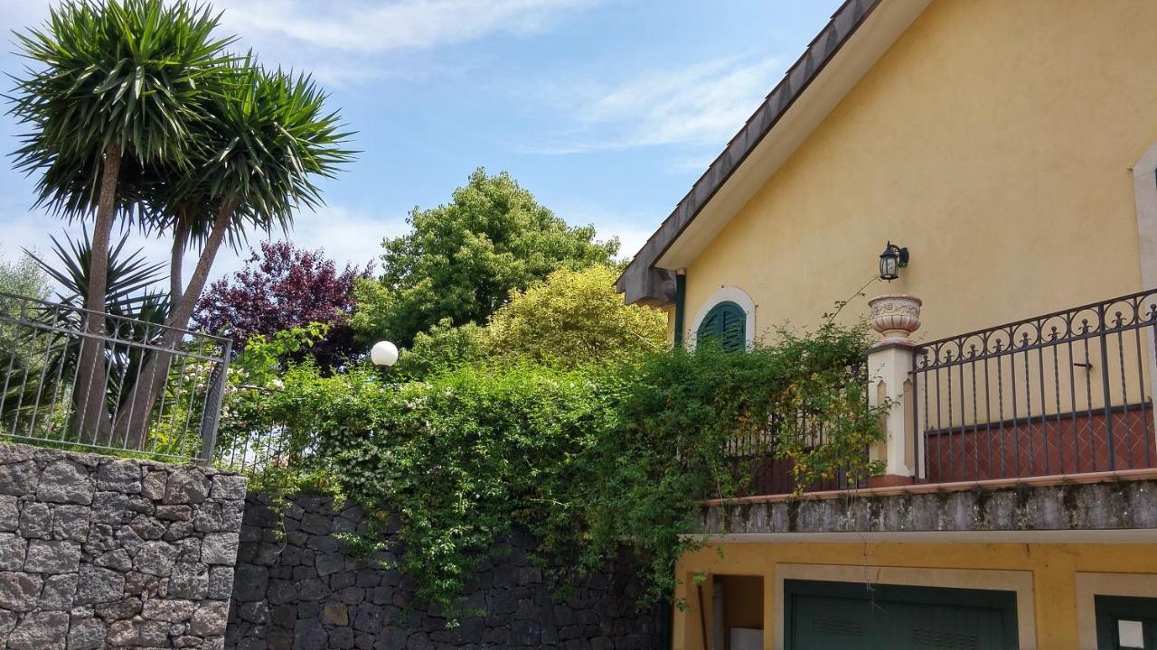 La Casa Del Melograno Panzió Santa Venerina Kültér fotó