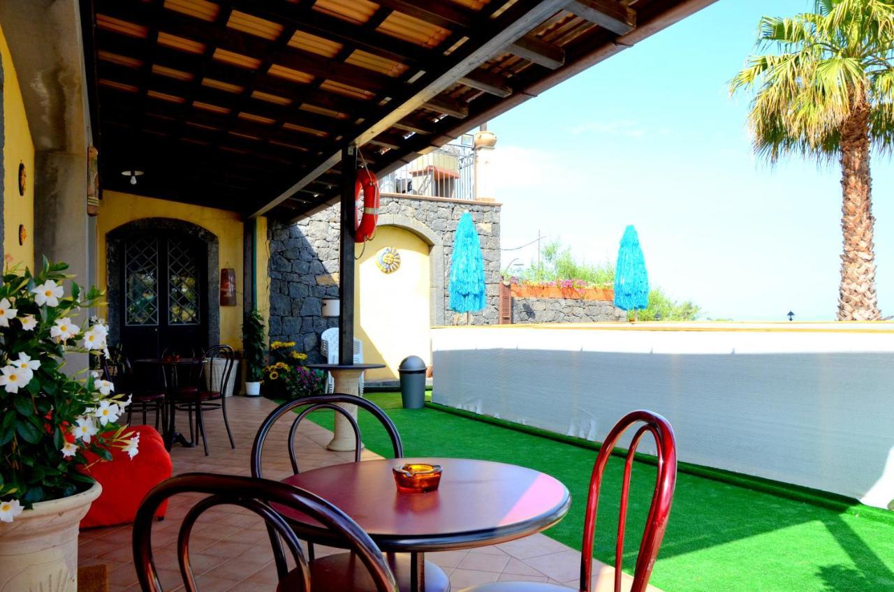 La Casa Del Melograno Panzió Santa Venerina Kültér fotó