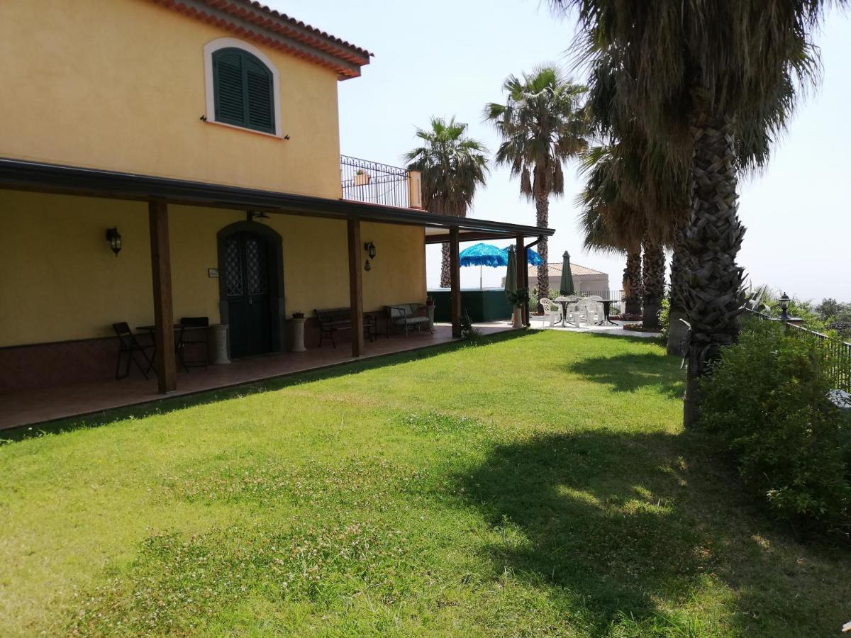 La Casa Del Melograno Panzió Santa Venerina Kültér fotó